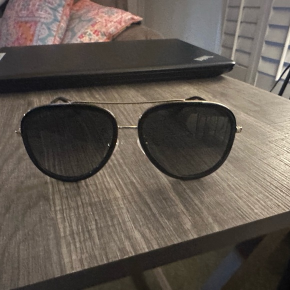 Gucci Female Sunglasses - Picture 4 of 7